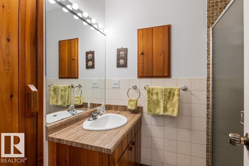 8 GREEN LEES PL, St. Albert