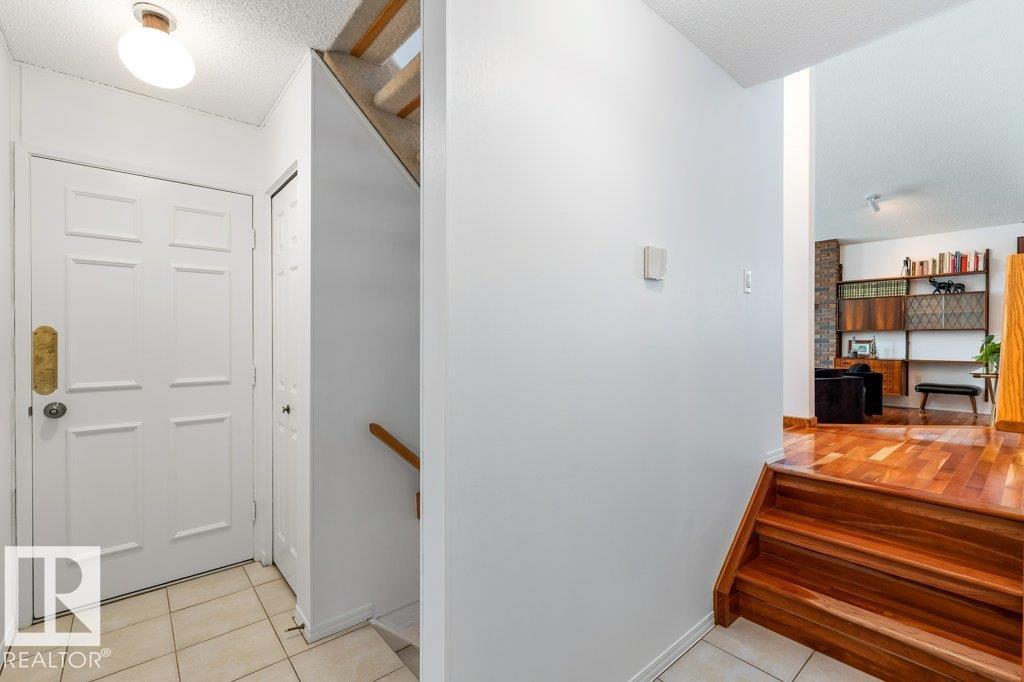 8 GREEN LEES PL, St. Albert