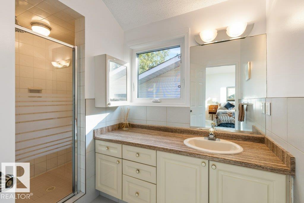 8 GREEN LEES PL, St. Albert