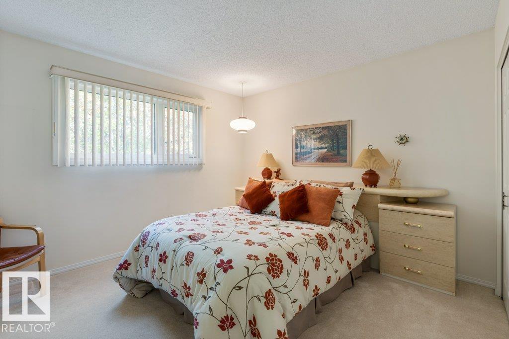 8 GREEN LEES PL, St. Albert