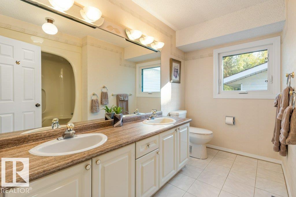 8 GREEN LEES PL, St. Albert