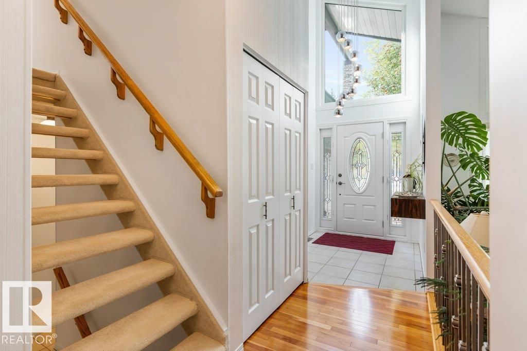 8 GREEN LEES PL, St. Albert