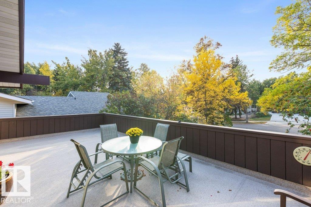 8 GREEN LEES PL, St. Albert