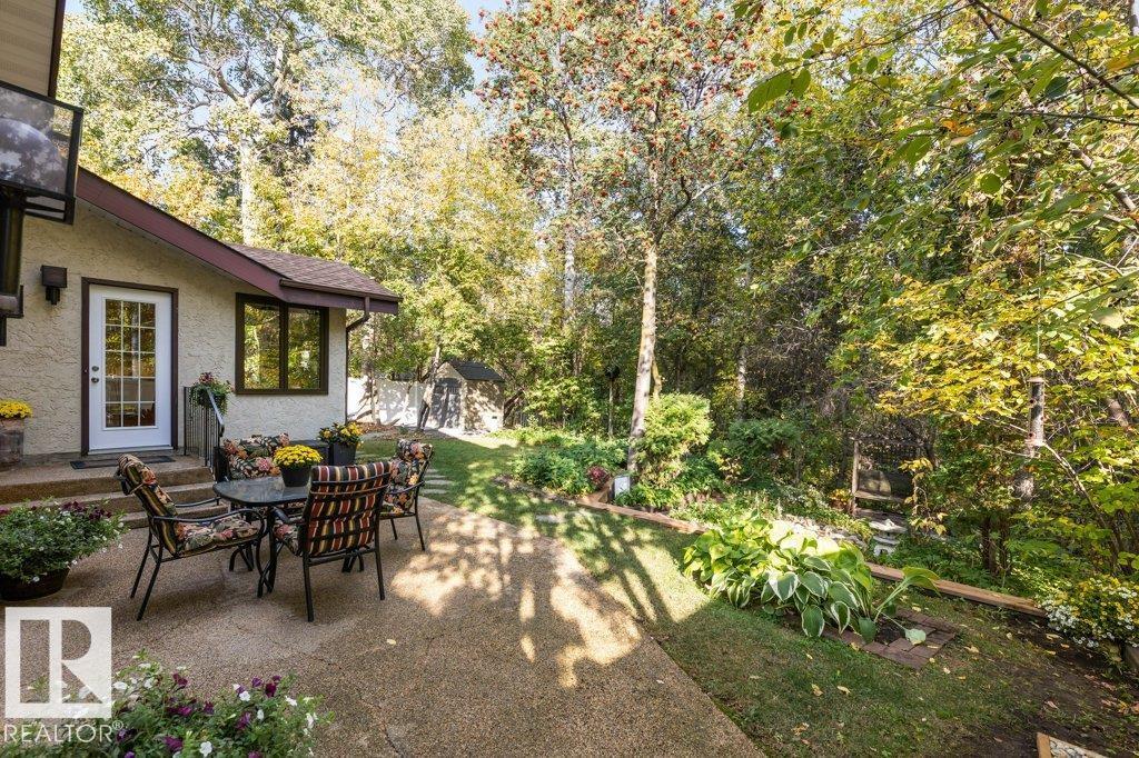 8 GREEN LEES PL, St. Albert