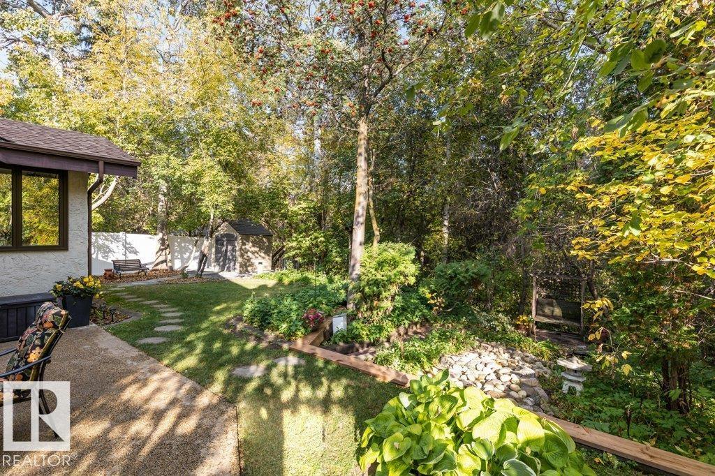 8 GREEN LEES PL, St. Albert