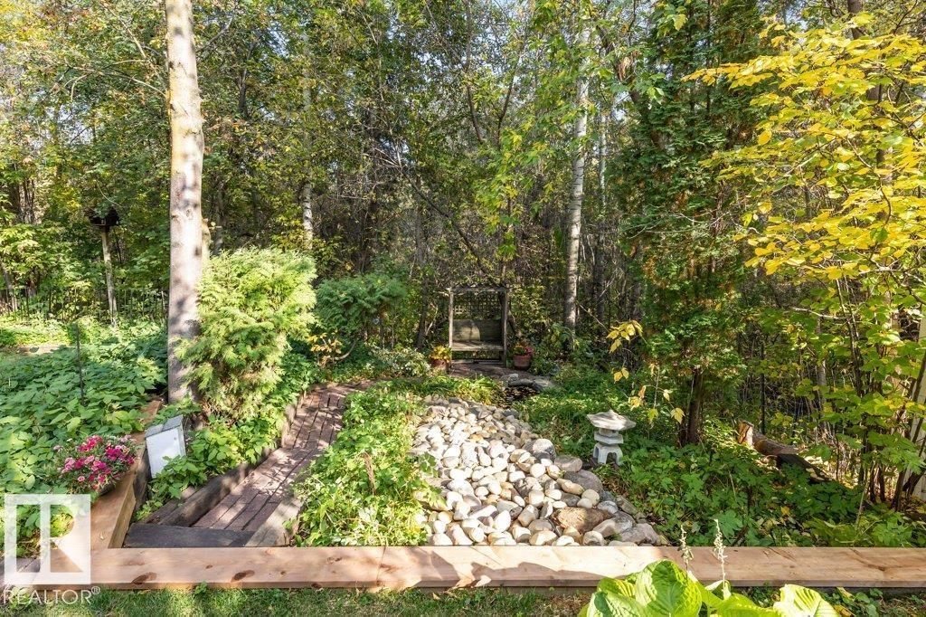 8 GREEN LEES PL, St. Albert