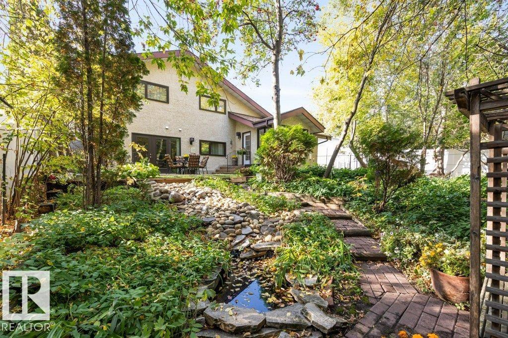 8 GREEN LEES PL, St. Albert