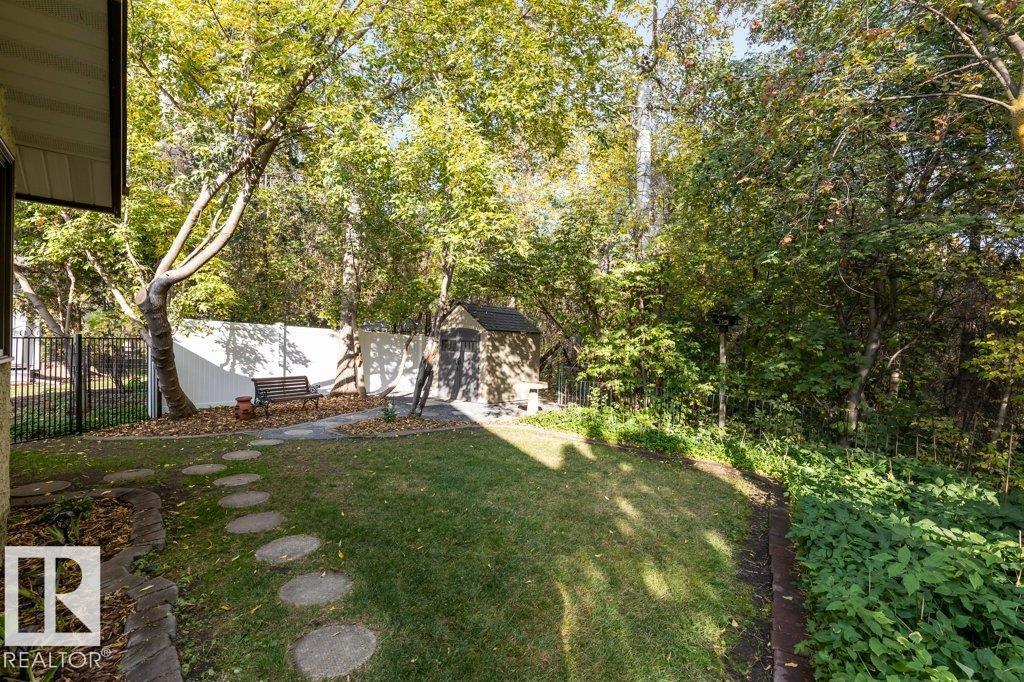 8 GREEN LEES PL, St. Albert