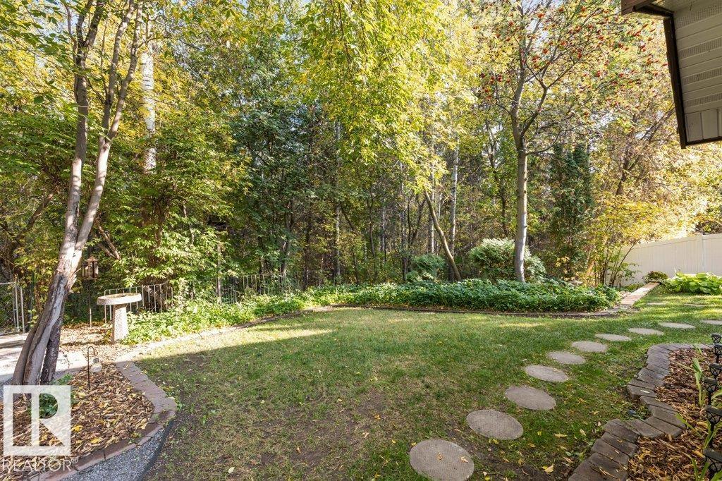 8 GREEN LEES PL, St. Albert