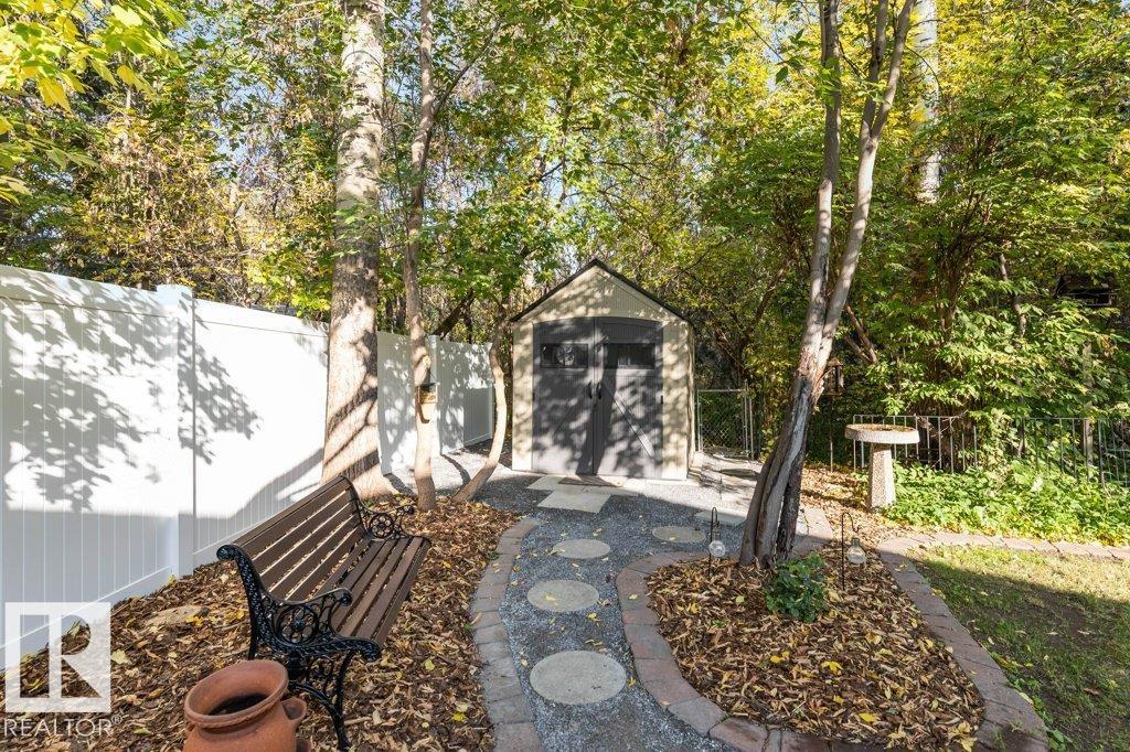 8 GREEN LEES PL, St. Albert