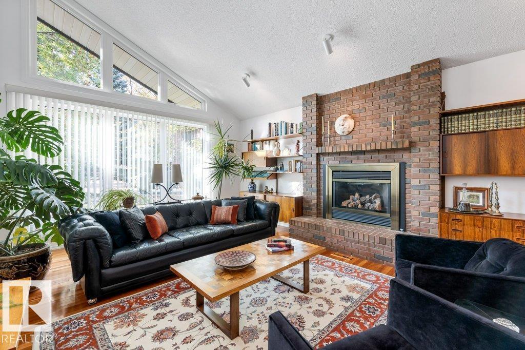 8 GREEN LEES PL, St. Albert