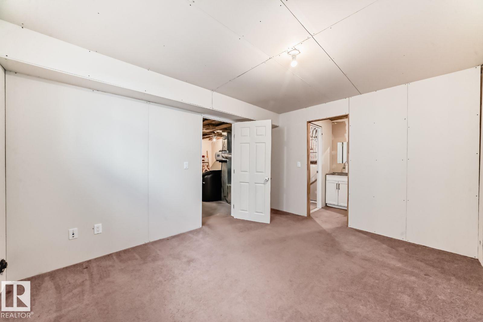 1412 75 ST SW, Edmonton