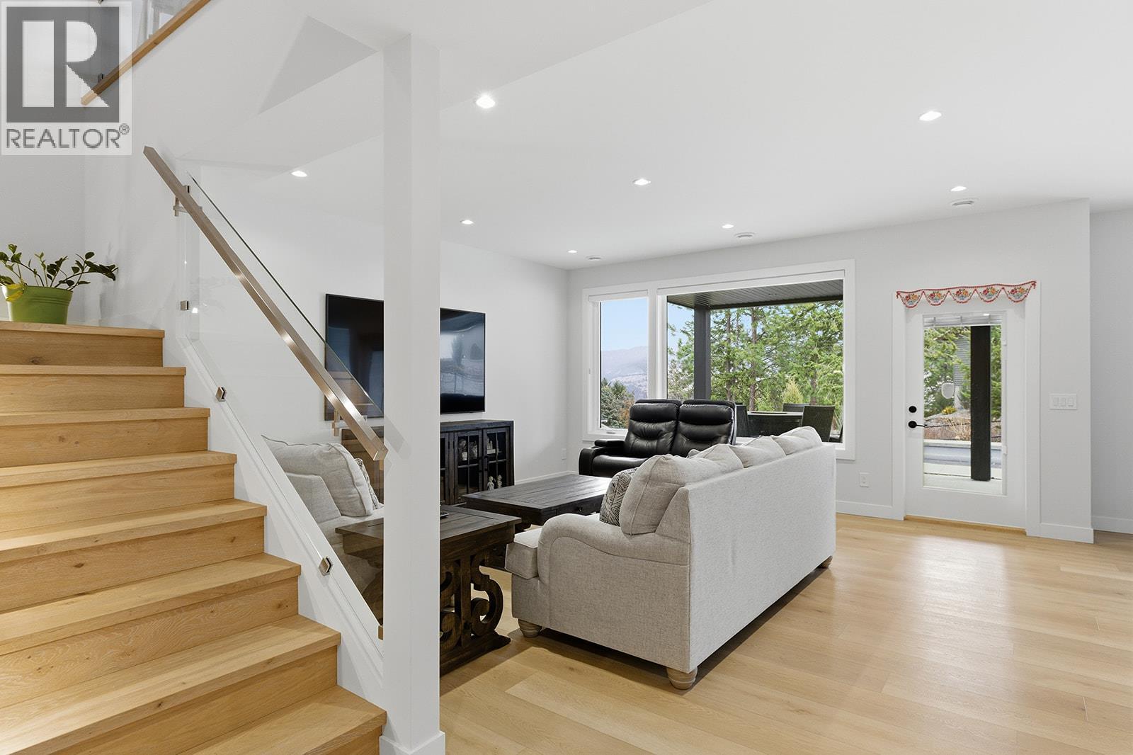 10283 Beacon Hill Drive, Lake Country