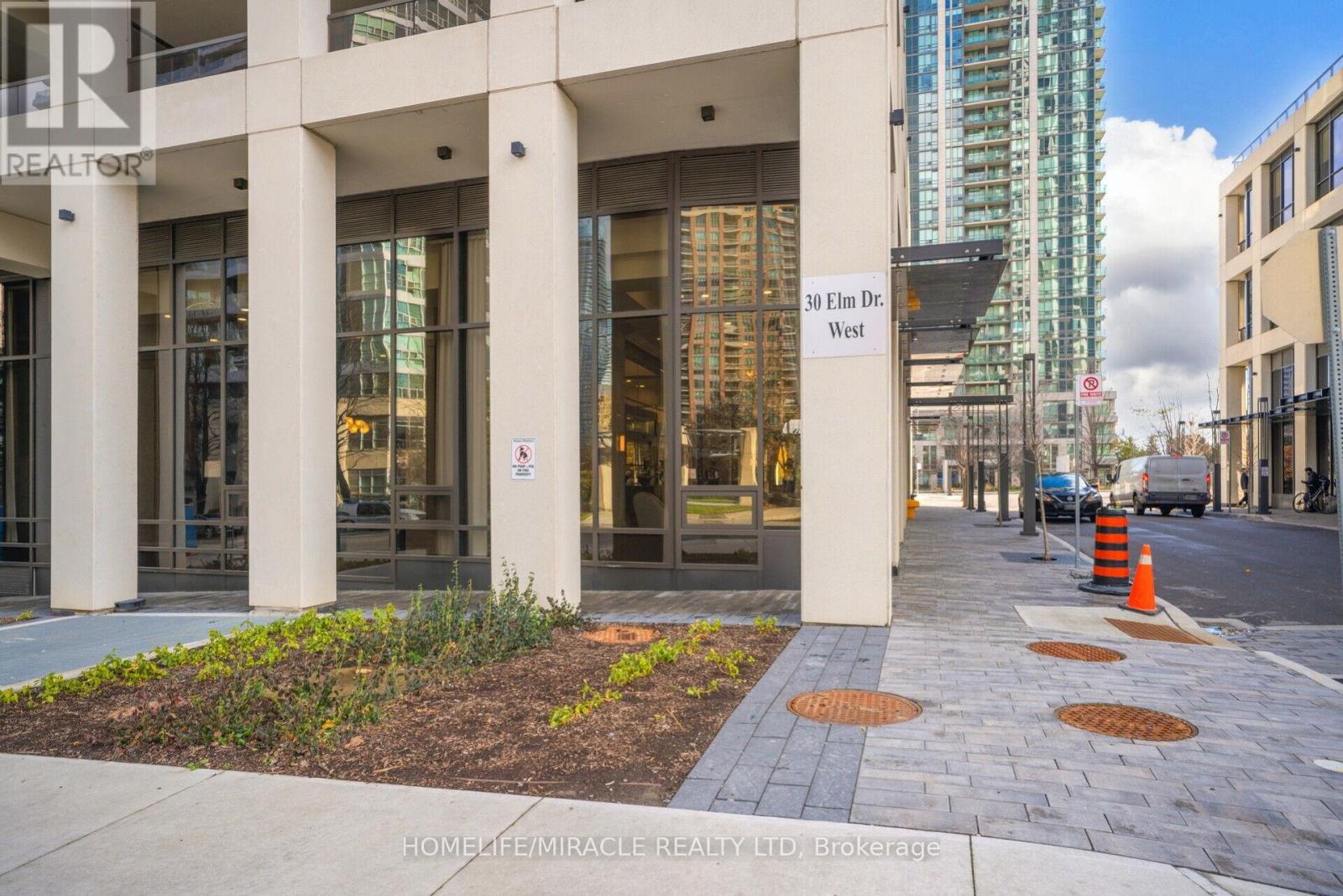 PH01 - 30 ELM DRIVE - Photo 2 of 40, Mississauga (Fairview), Ontario