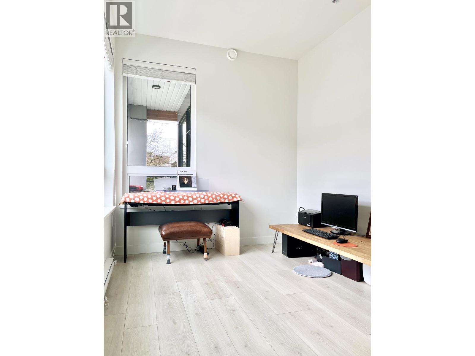 213 3018 ST GEORGE STREET, Port Moody