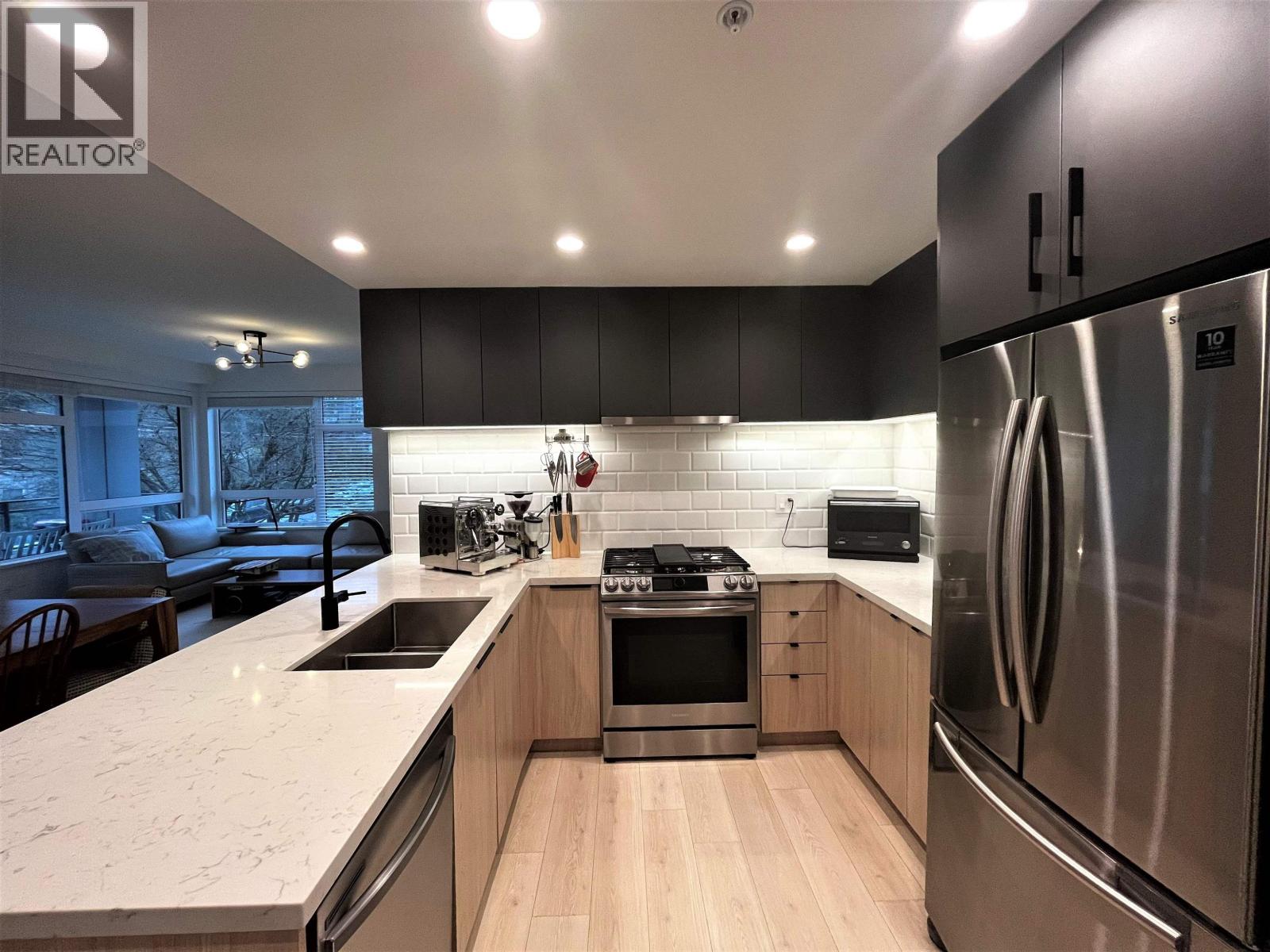 213 3018 ST GEORGE STREET, Port Moody