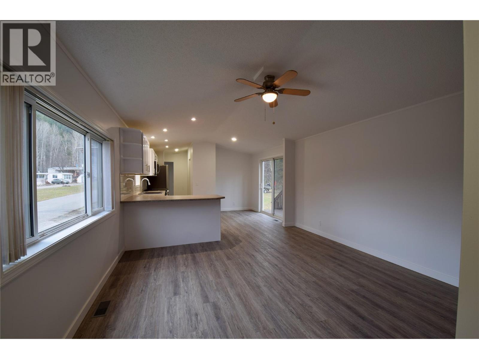 4029 Broadwater Road Unit# 2, Robson