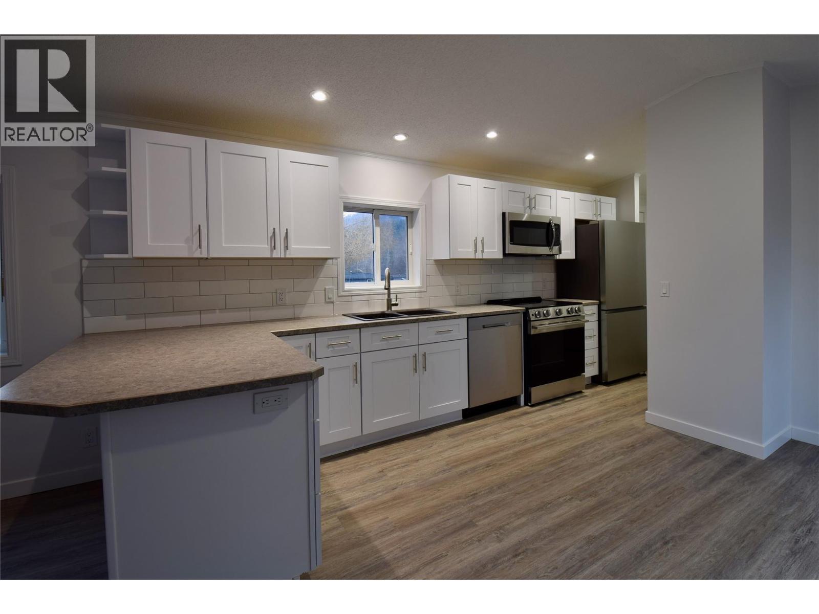 4029 Broadwater Road Unit# 2, Robson