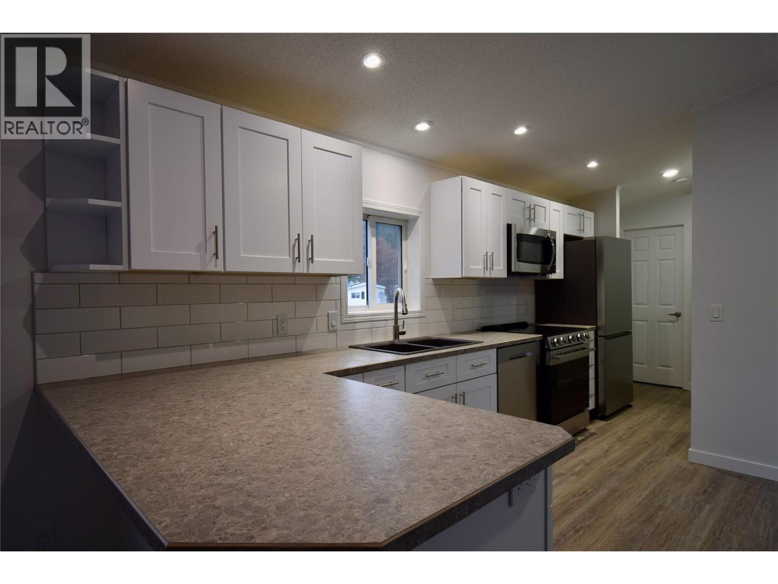 4029 Broadwater Road Unit# 2, Robson