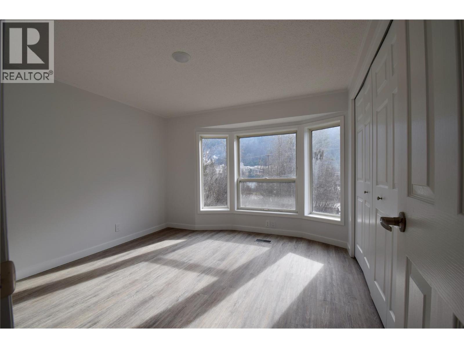 4029 Broadwater Road Unit# 2, Robson