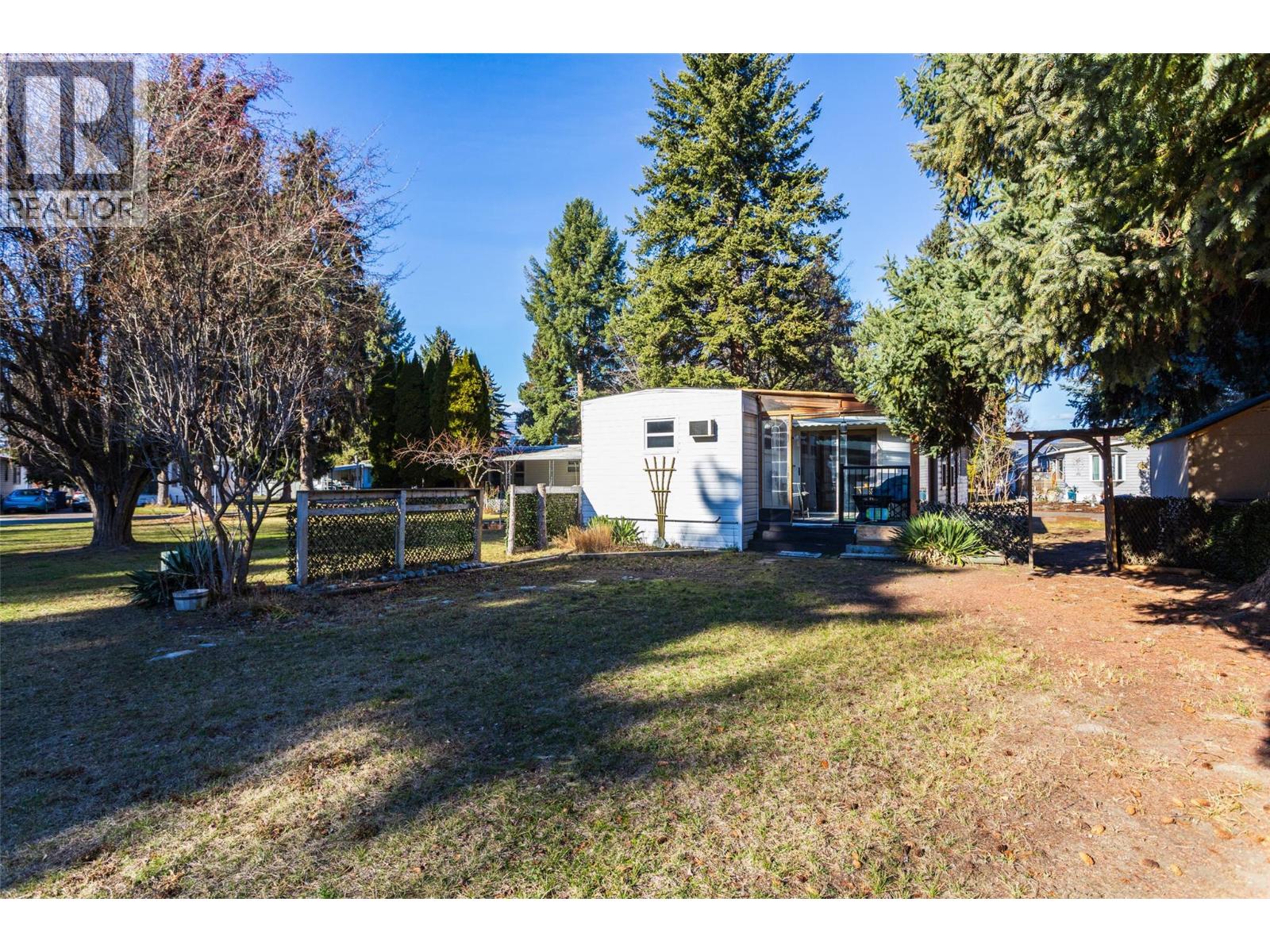 #26 3535 Casorso Road - 27