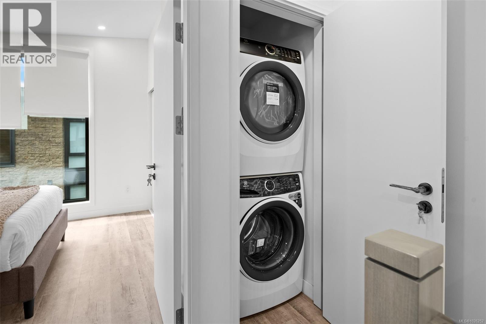 #115 2841 KNOTTY PINE RD - 17