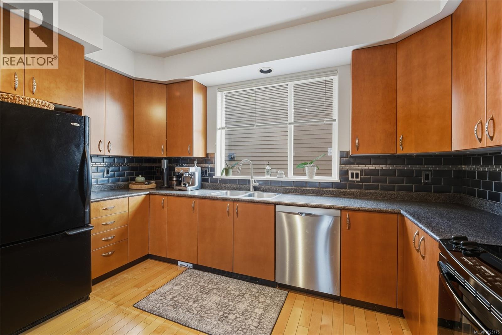 13 60 Dallas Road, Victoria