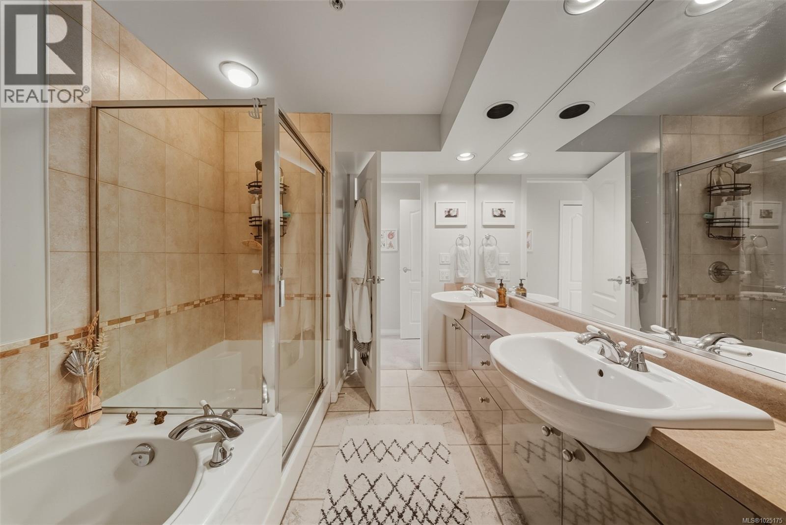 13 60 Dallas Road, Victoria