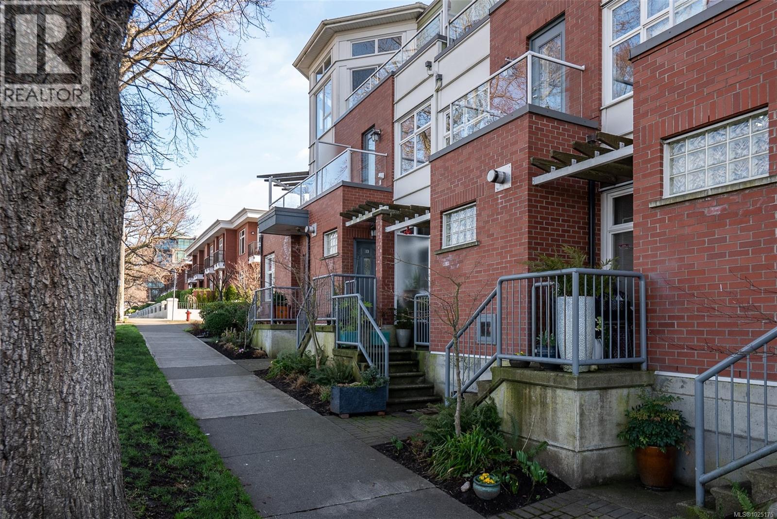 13 60 Dallas Road, Victoria