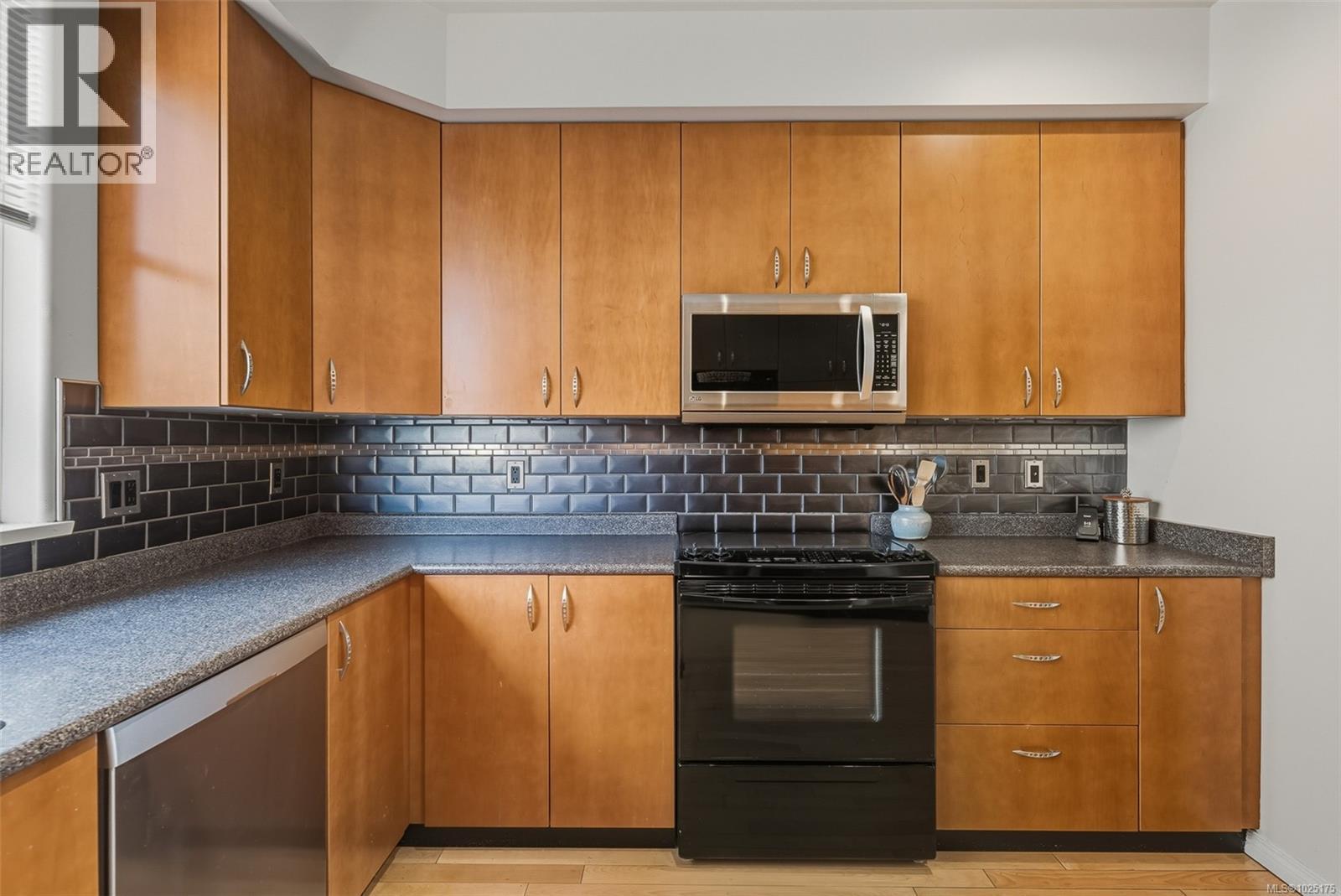 13 60 Dallas Road, Victoria