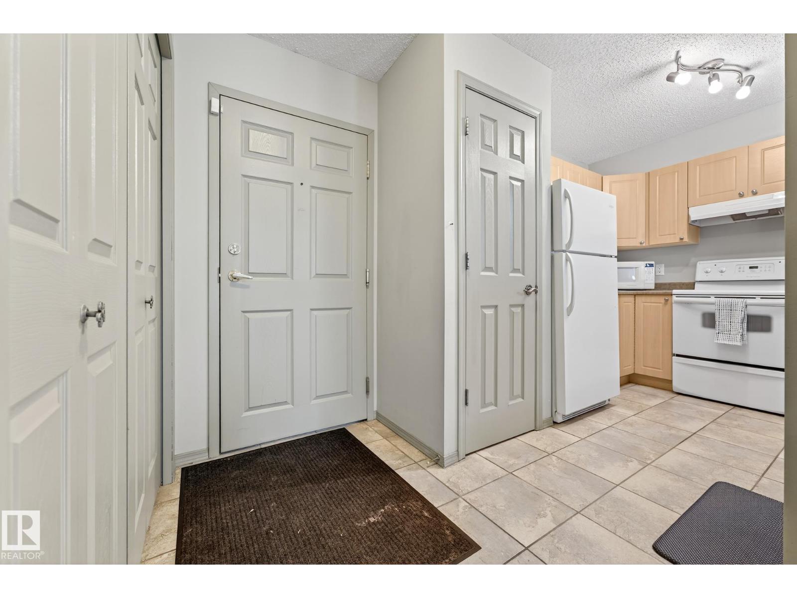 #108 10403 98 AV NW - 5