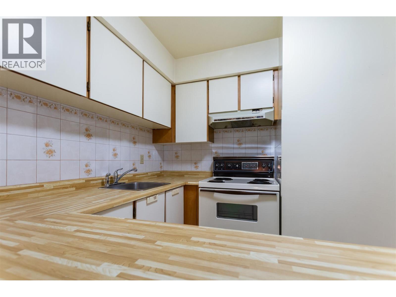 219 8460 ACKROYD ROAD, Richmond