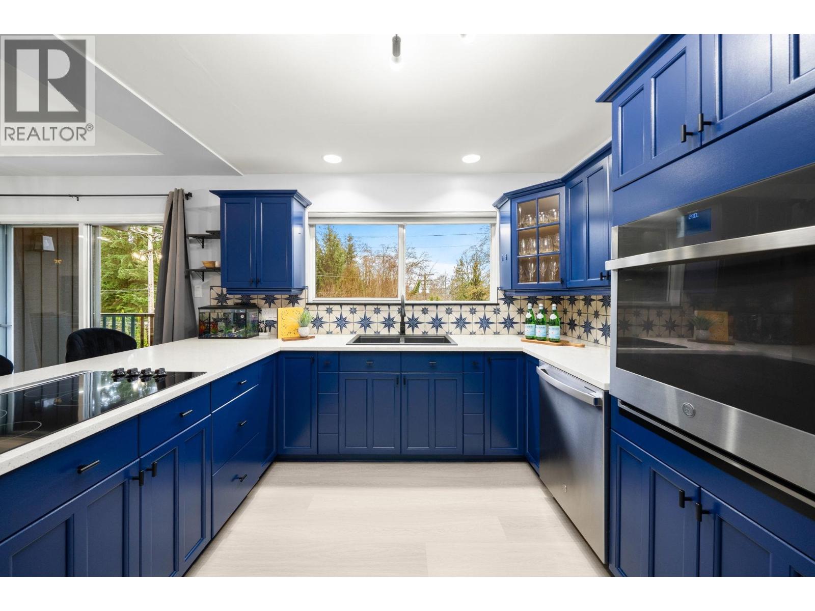 4174 DOLLARTON HIGHWAY, North Vancouver