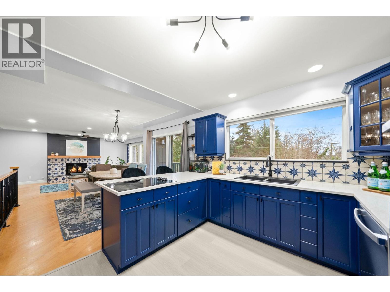 4174 DOLLARTON HIGHWAY, North Vancouver