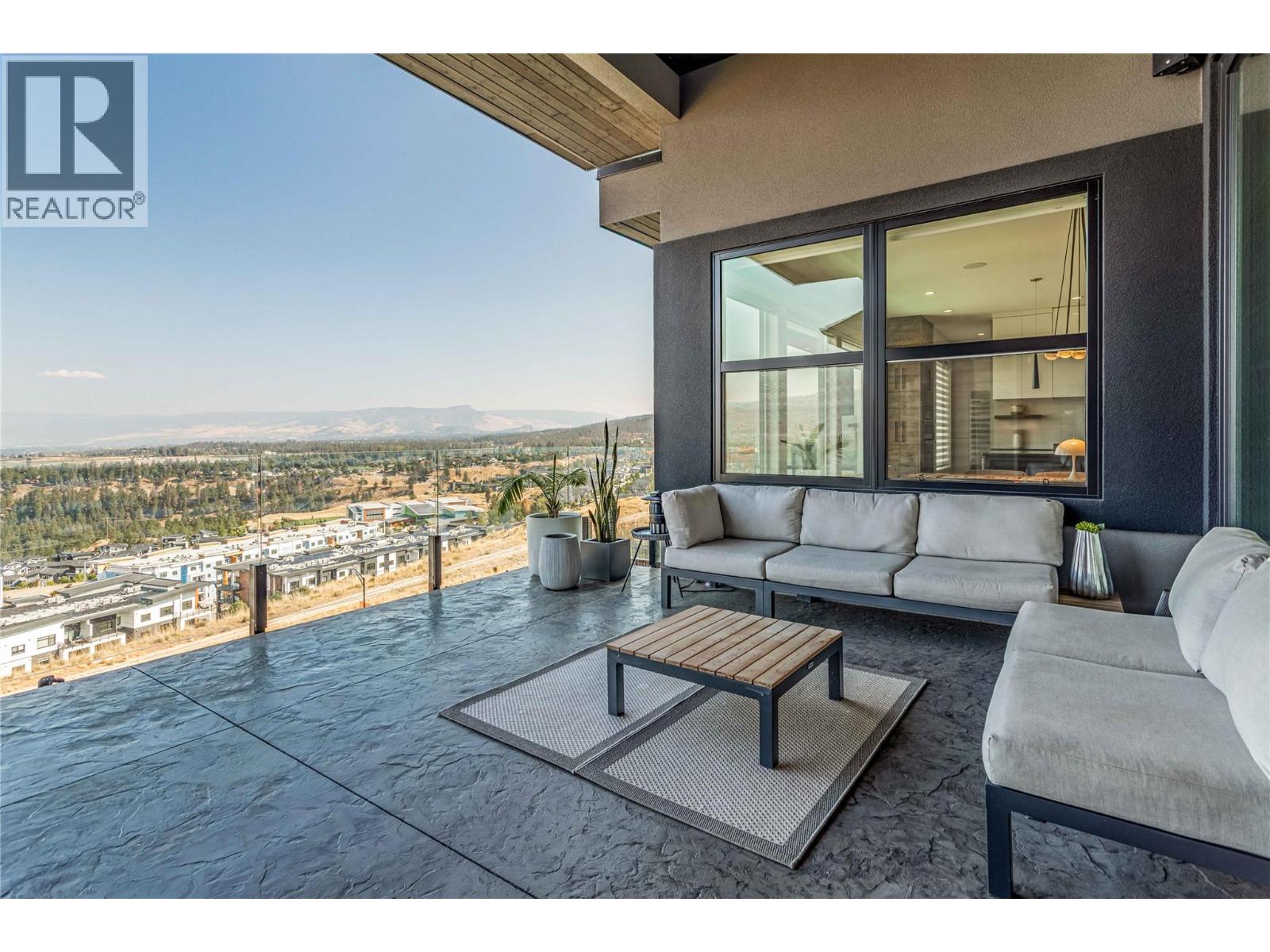  1050 Ledgeview Court, Kelowna