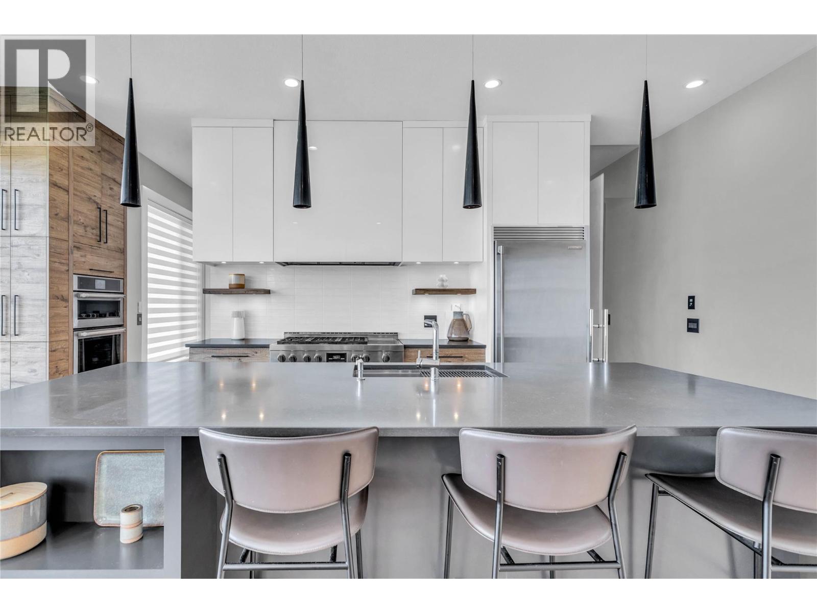  1050 Ledgeview Court, Kelowna