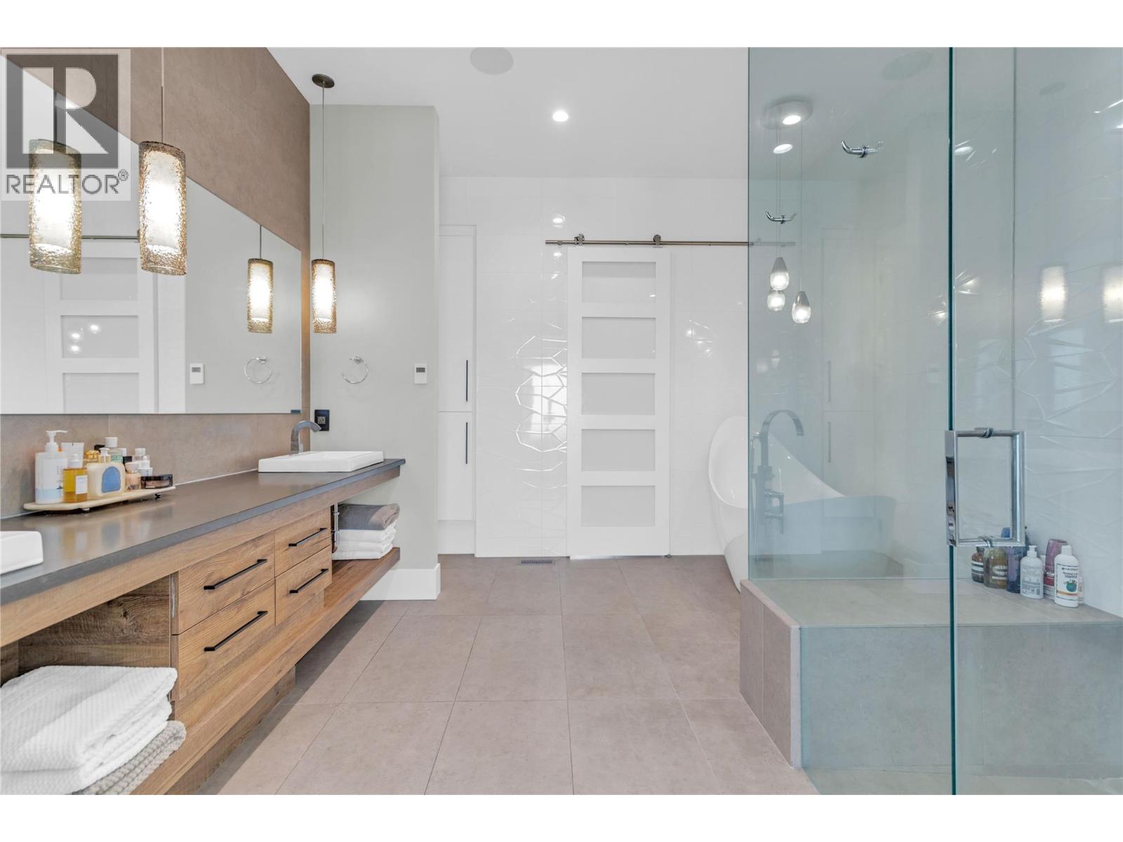  1050 Ledgeview Court, Kelowna