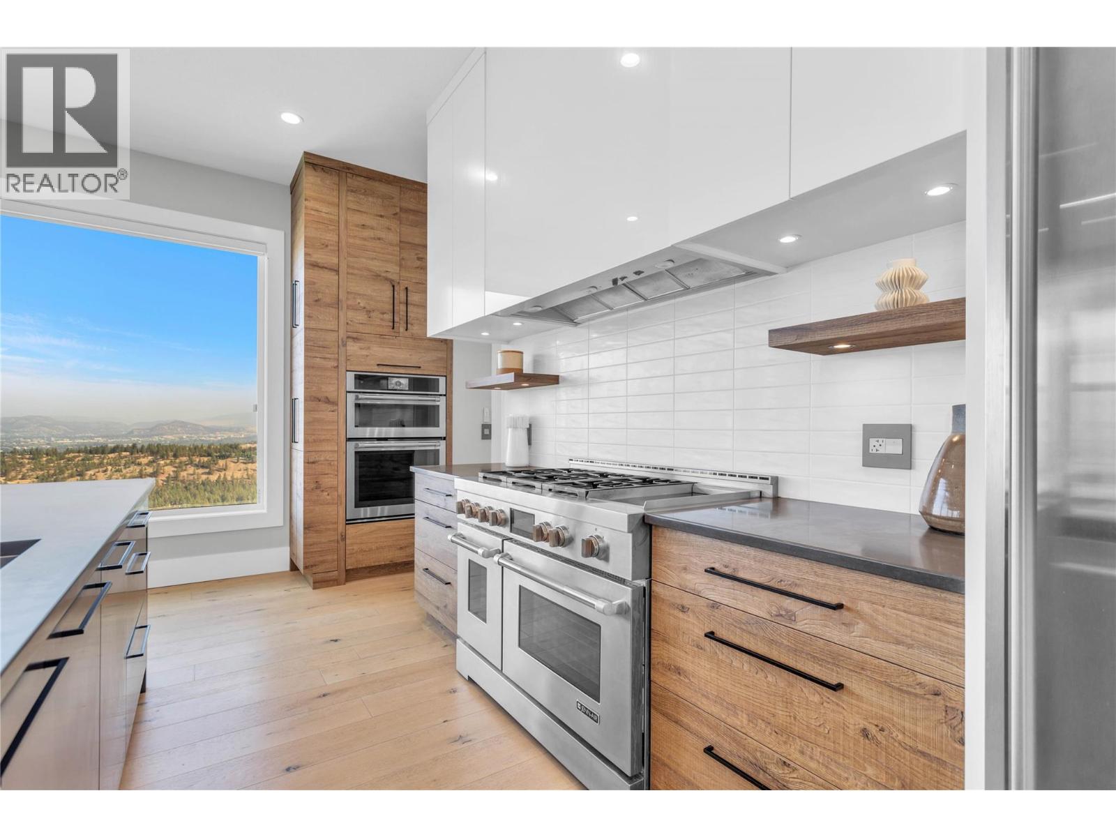  1050 Ledgeview Court, Kelowna