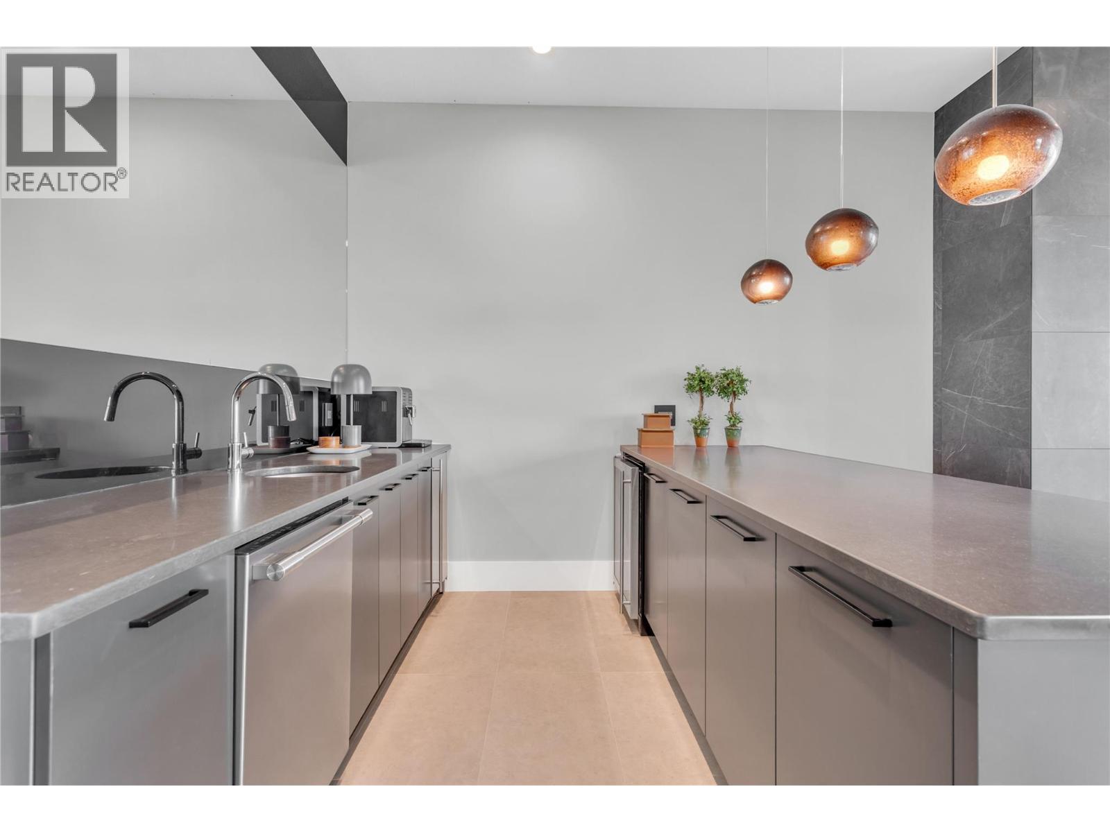  1050 Ledgeview Court, Kelowna