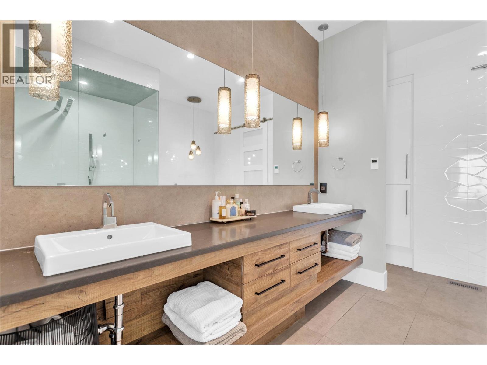  1050 Ledgeview Court, Kelowna