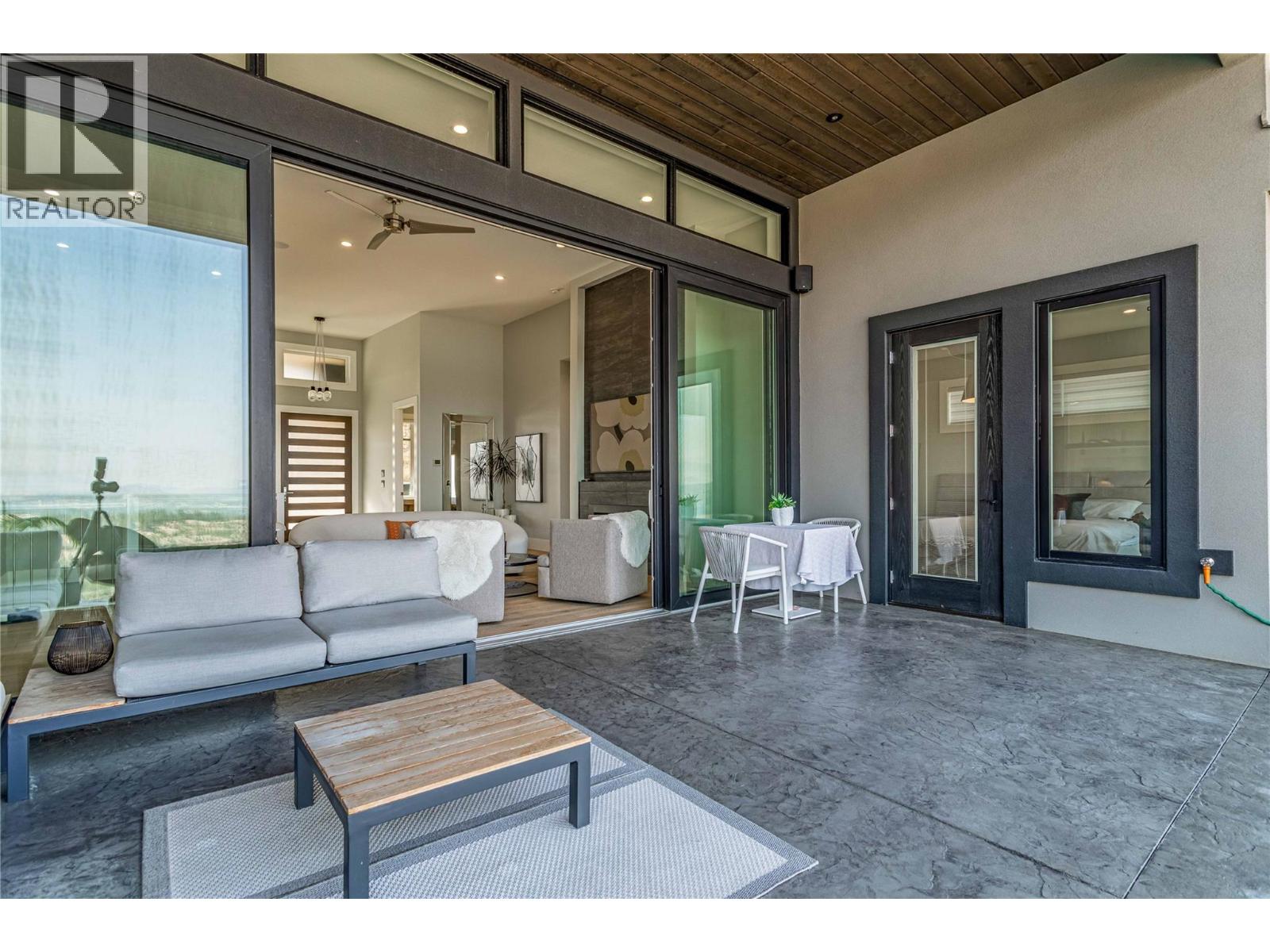  1050 Ledgeview Court, Kelowna