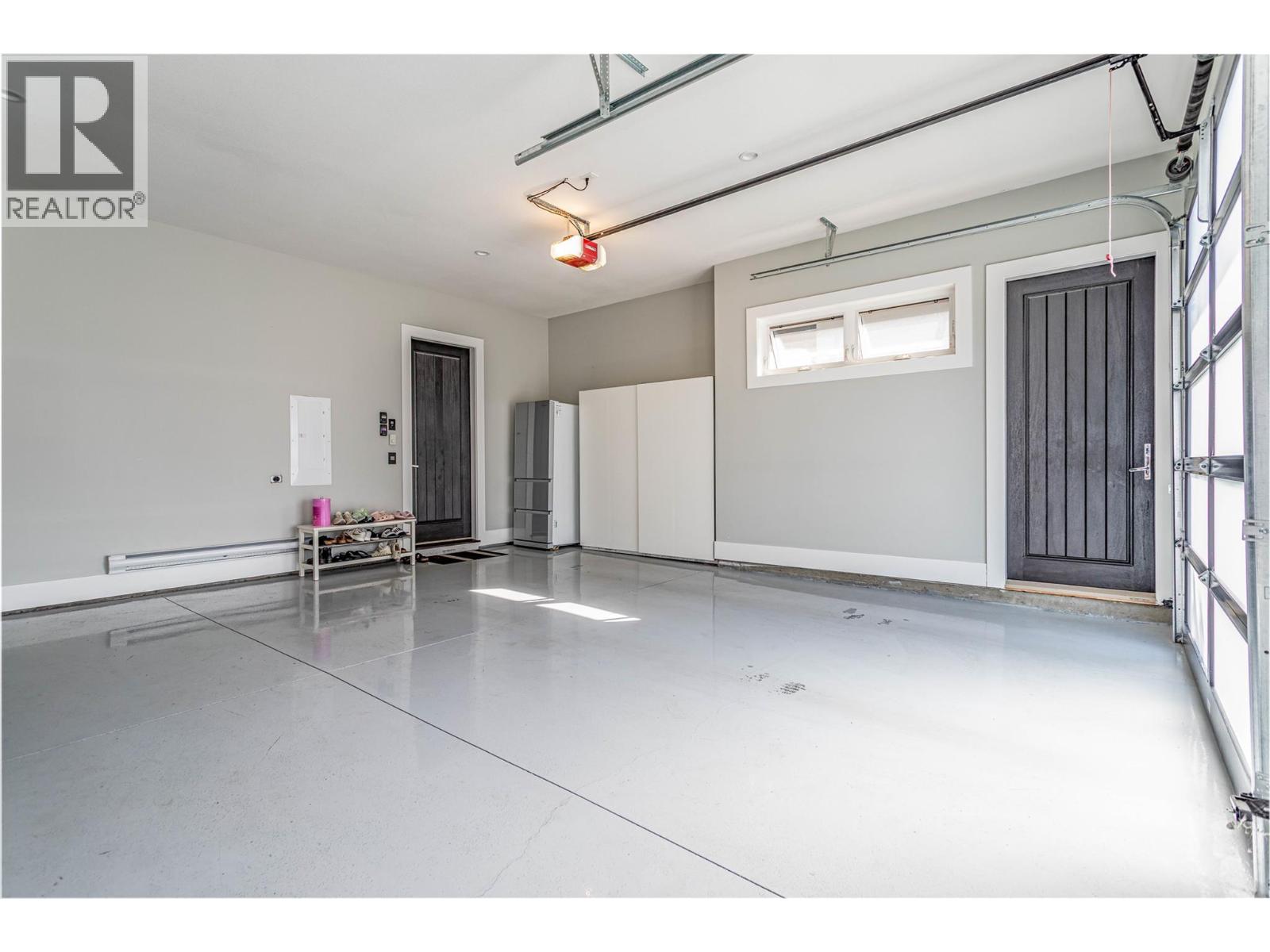  1050 Ledgeview Court, Kelowna