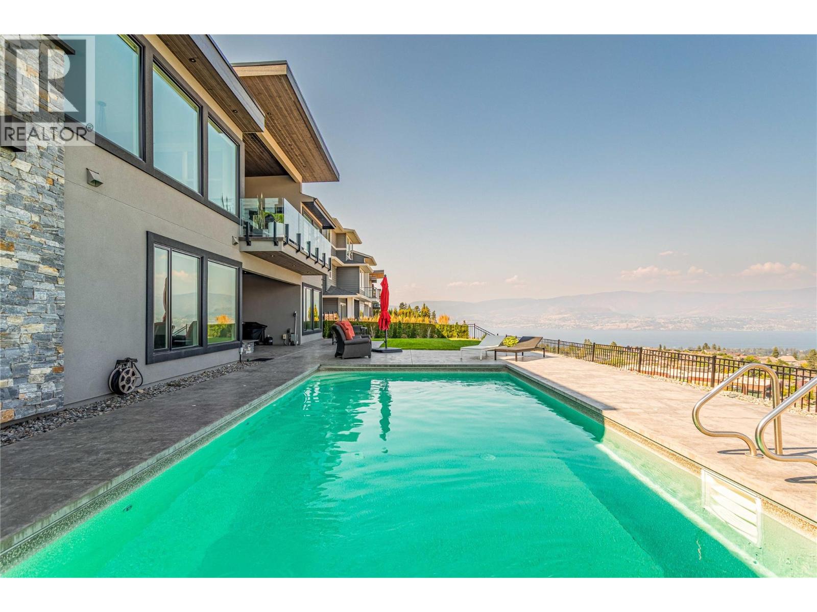  1050 Ledgeview Court, Kelowna