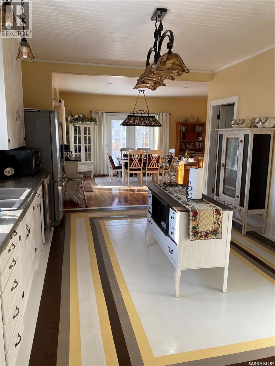 625 Centre STREET - Photo 4 of 42, Shaunavon, Saskatchewan