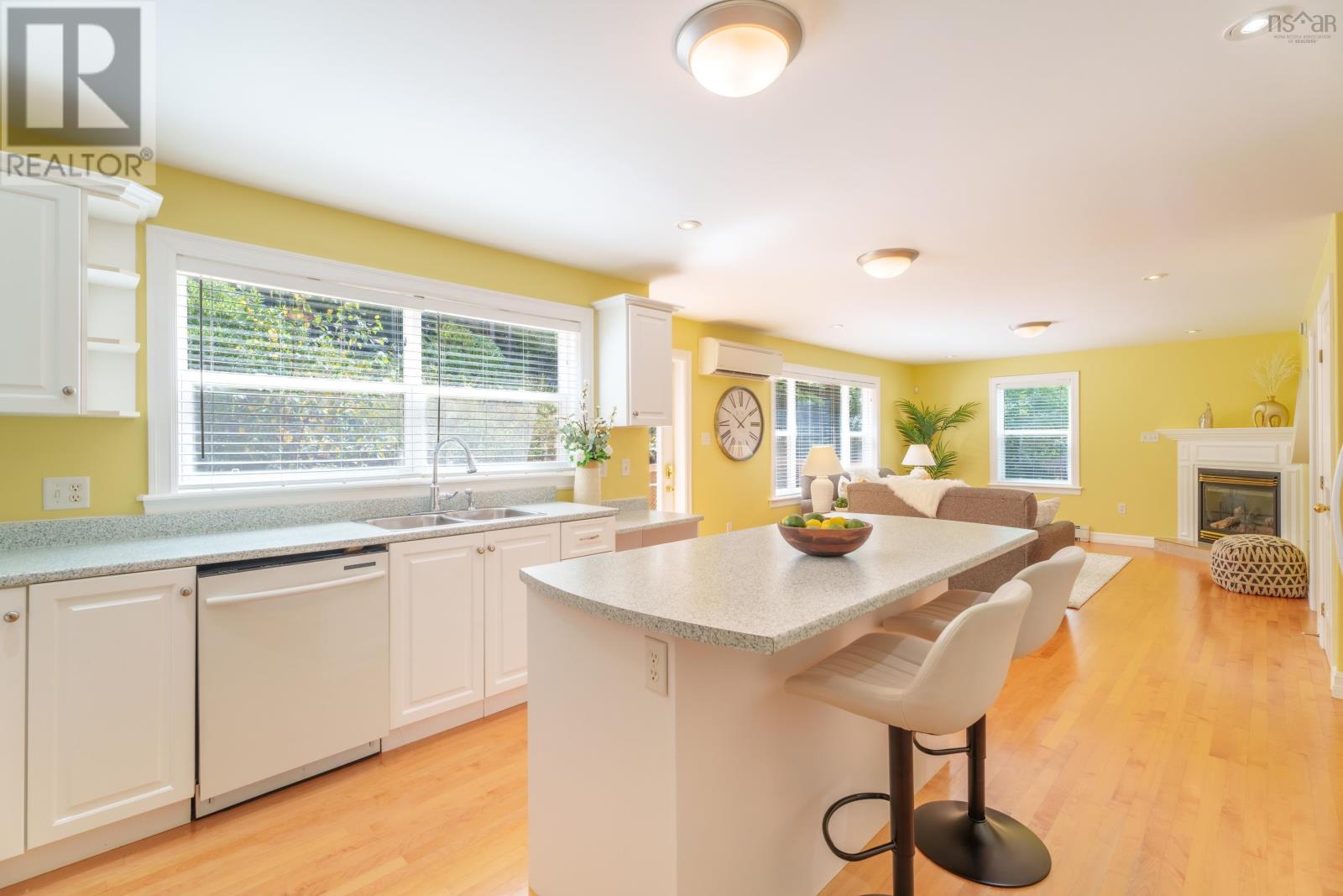 Property 12 of 50 of 272 Langbrae Drive