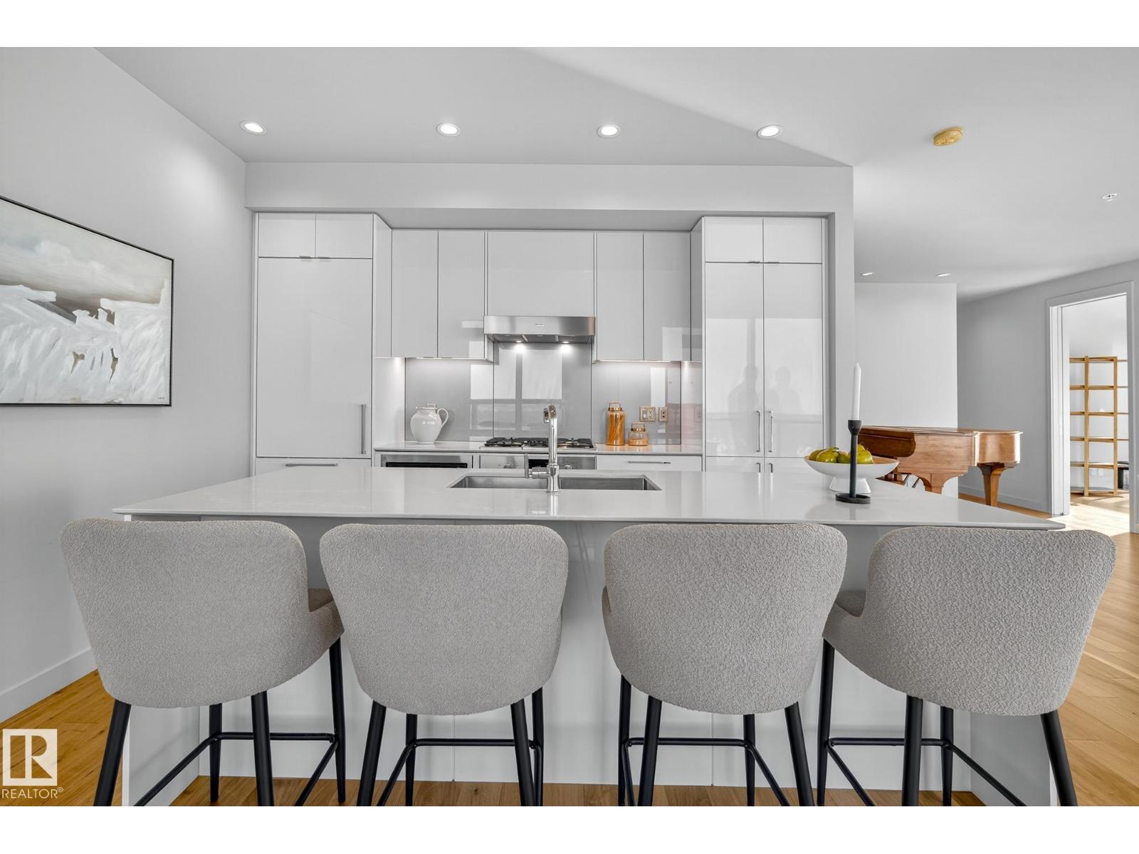 #4704 10360 102 ST NW, Edmonton