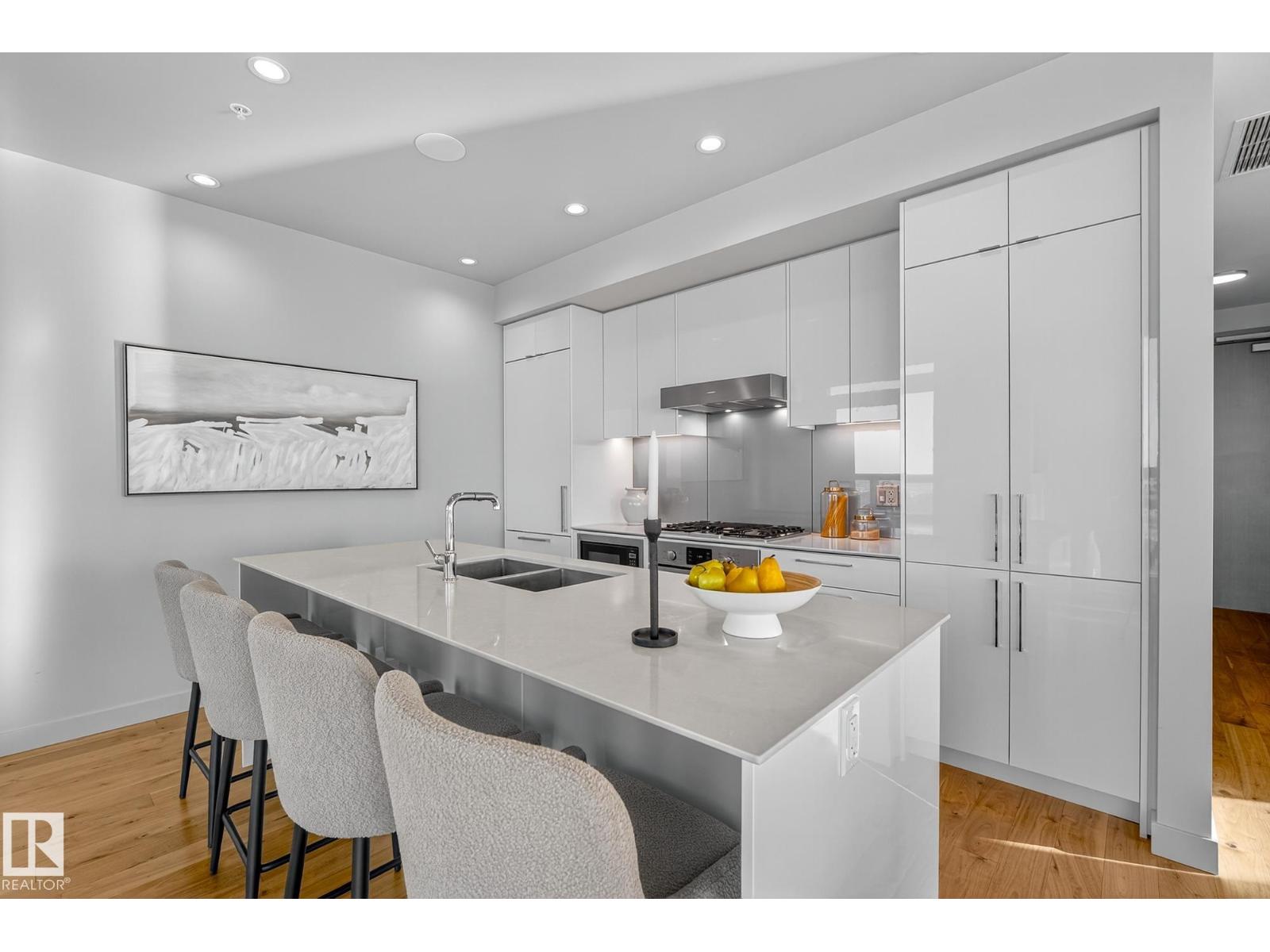 #4704 10360 102 ST NW, Edmonton