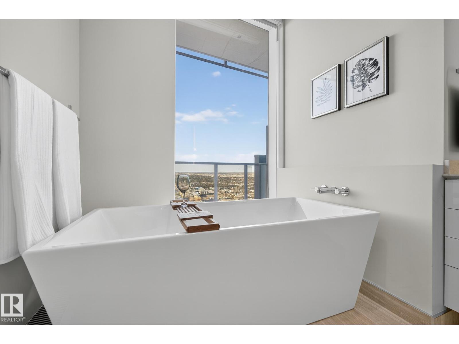 #4704 10360 102 ST NW, Edmonton