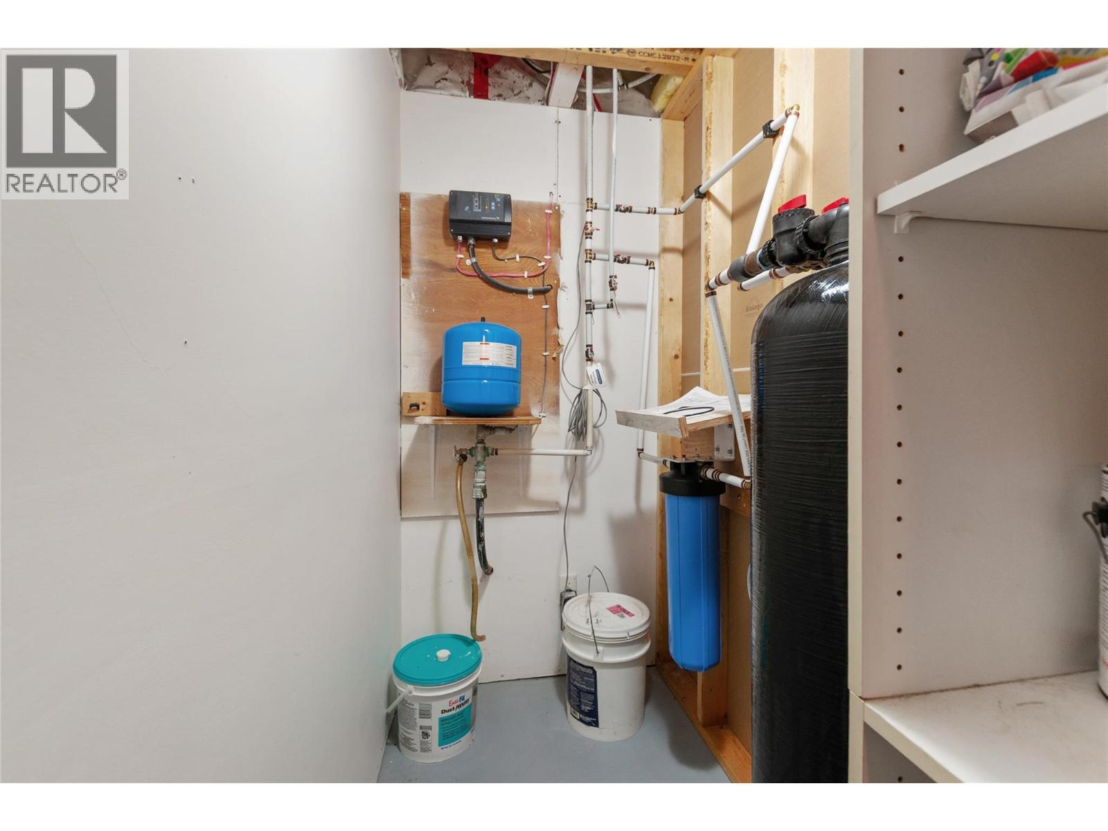 1998 Hwy 97 Highway, Okanagan Falls