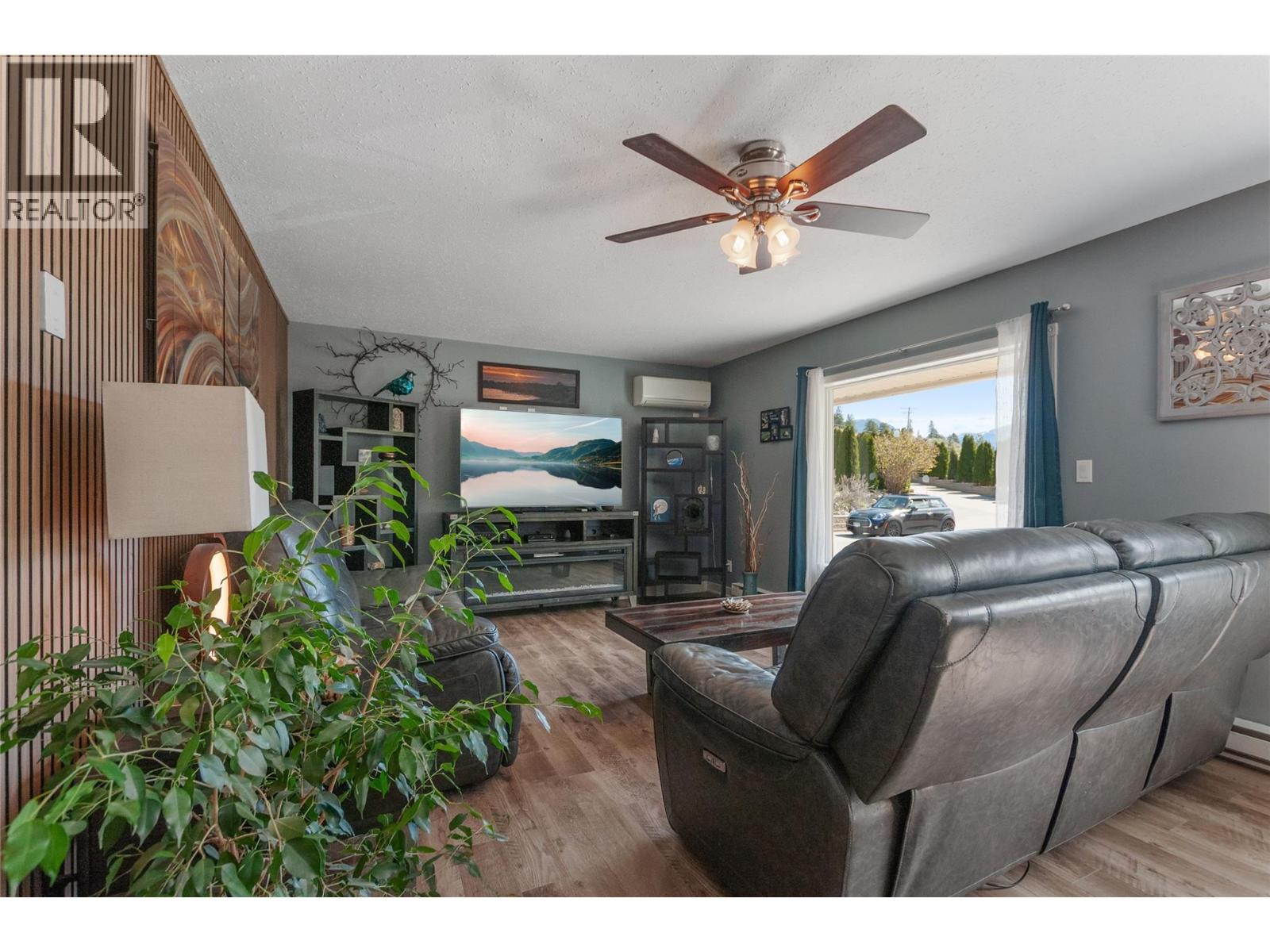 1998 Hwy 97 Highway, Okanagan Falls